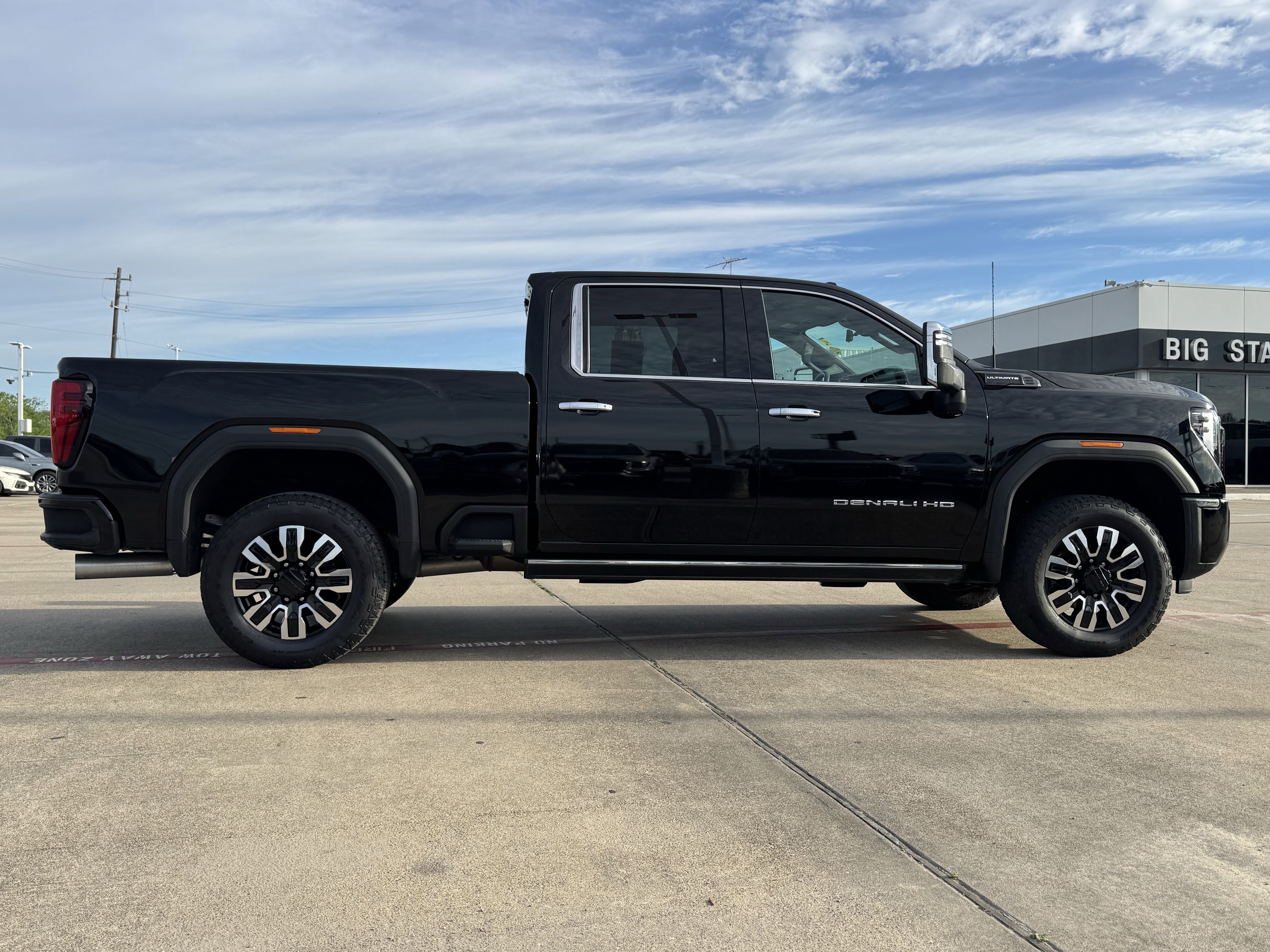 Used 2025 GMC Sierra 2500 Denali Ultimate image 7