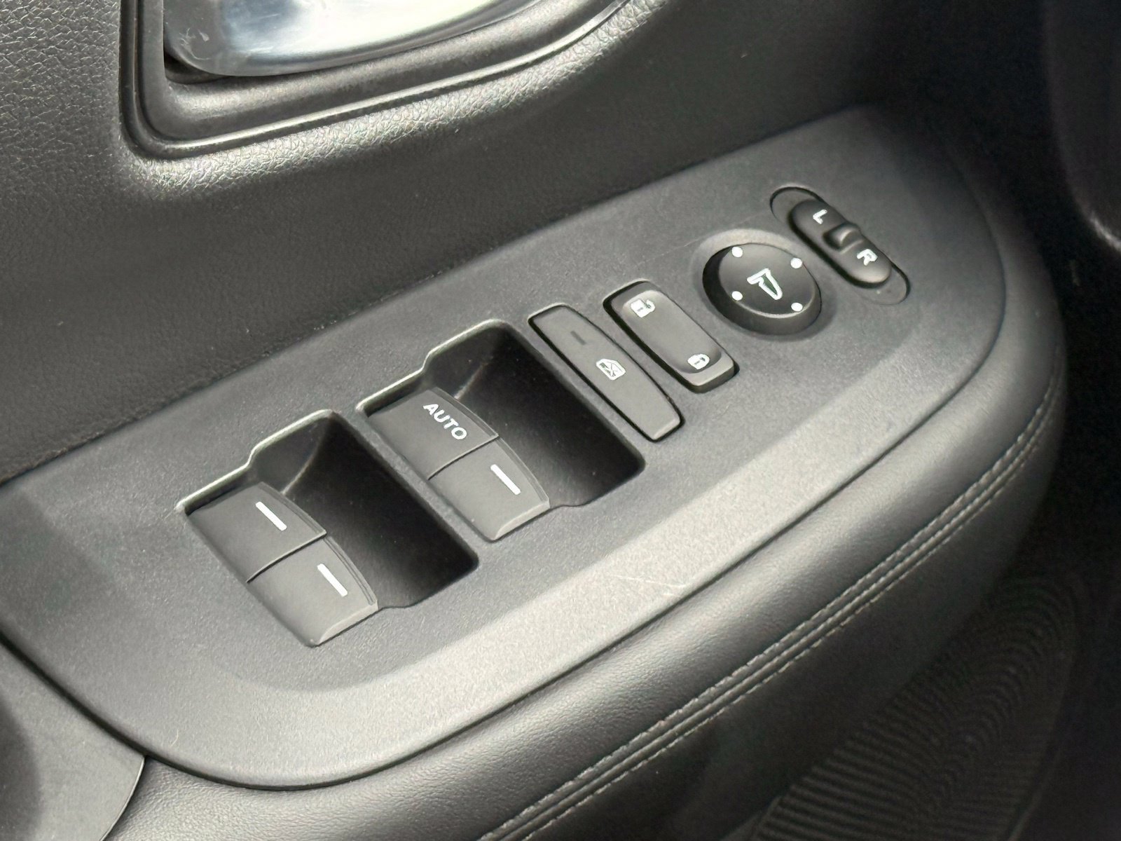Used 2024 Honda HR-V LX image 38