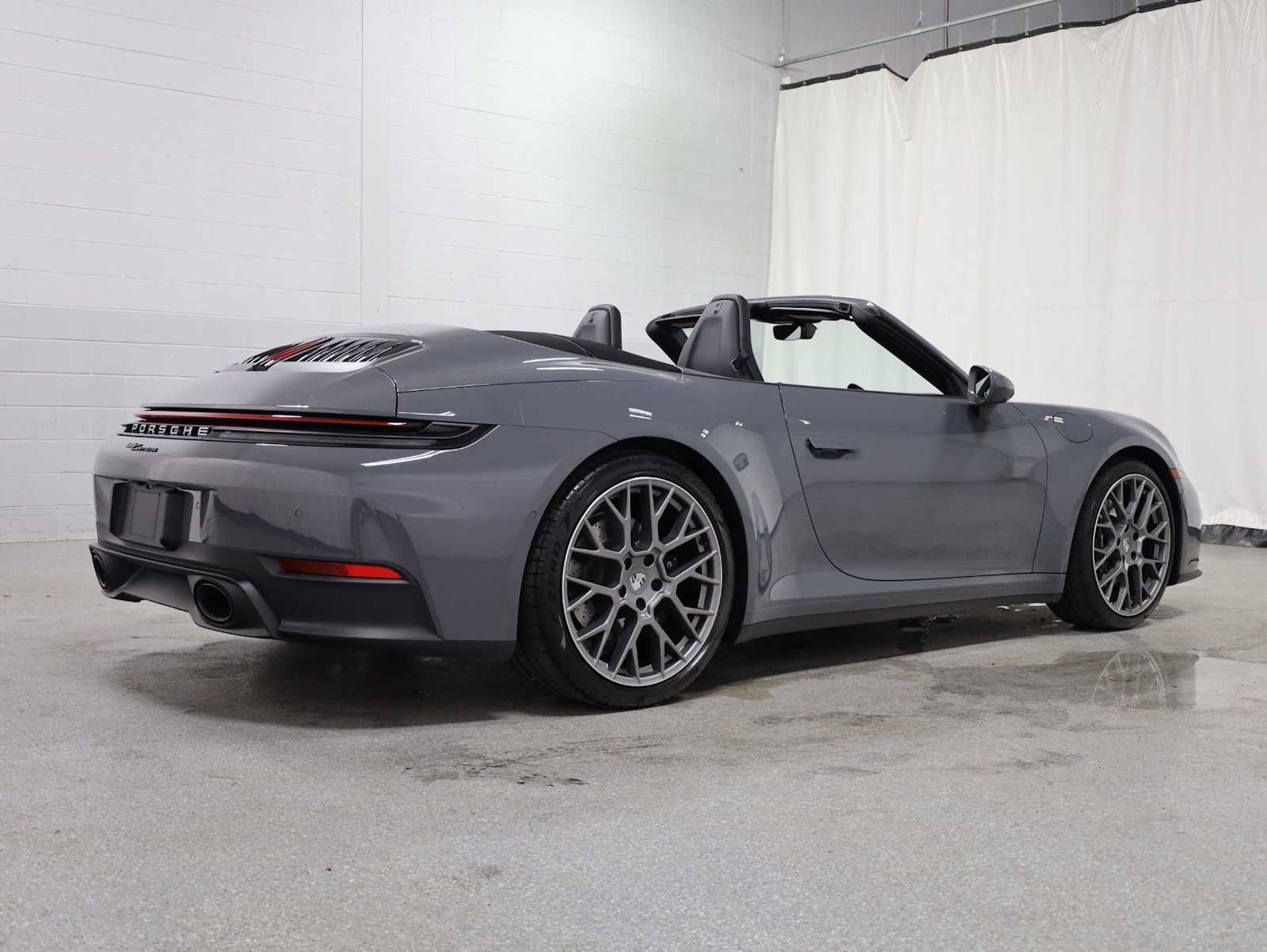 Certified 2025 Porsche 911 Carrera RWD image 9