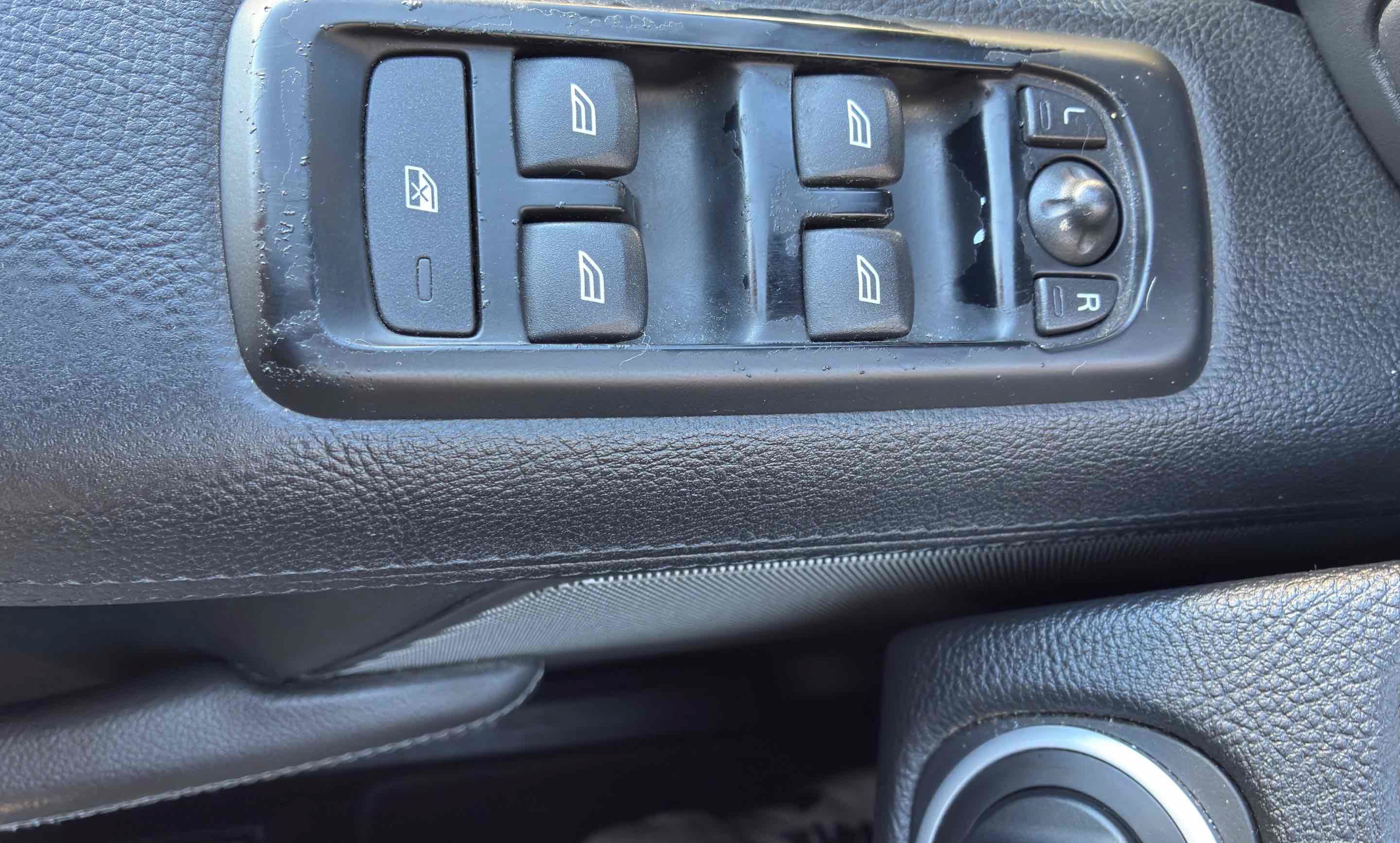 Used 2011 Land Rover Range Rover Sport HSE AWD/4WD image 34