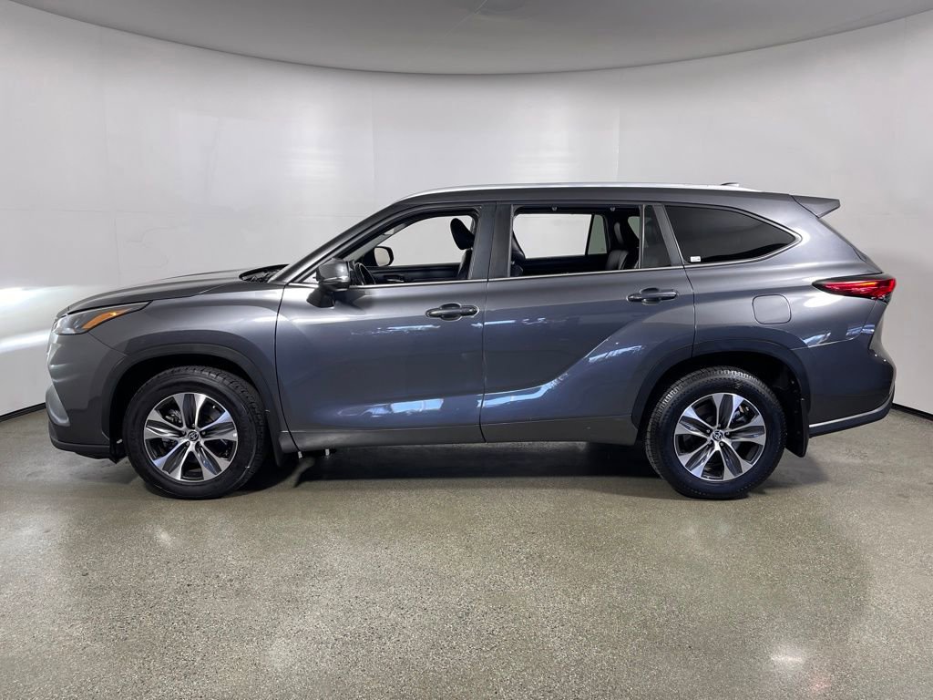 Used 2023 Toyota Highlander XLE image 7