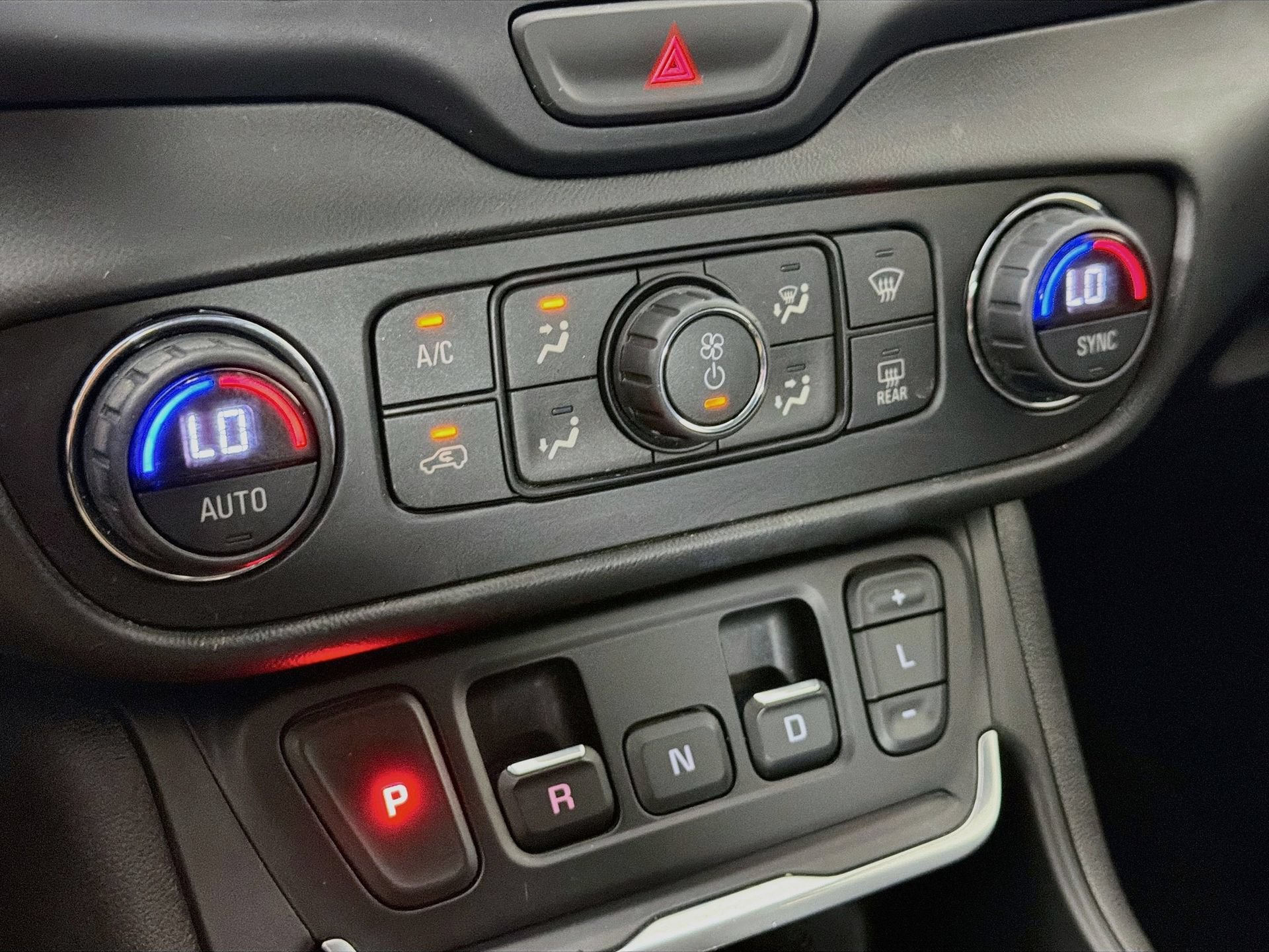 Used 2020 GMC Terrain SLT w/ Preferred Package FWD image 16