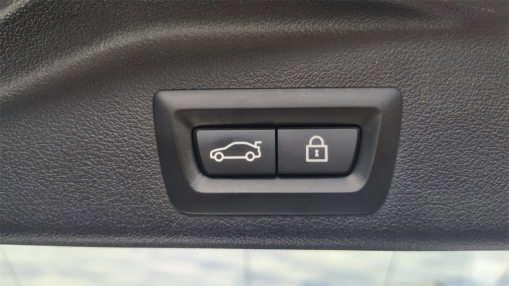 Used 2021 BMW X5 M50i image 38