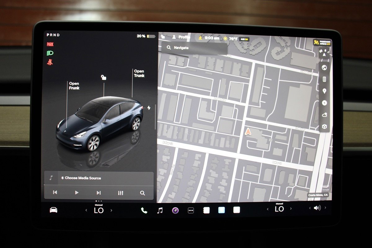 Used 2024 Tesla Model Y Long Range AWD/4WD image 21