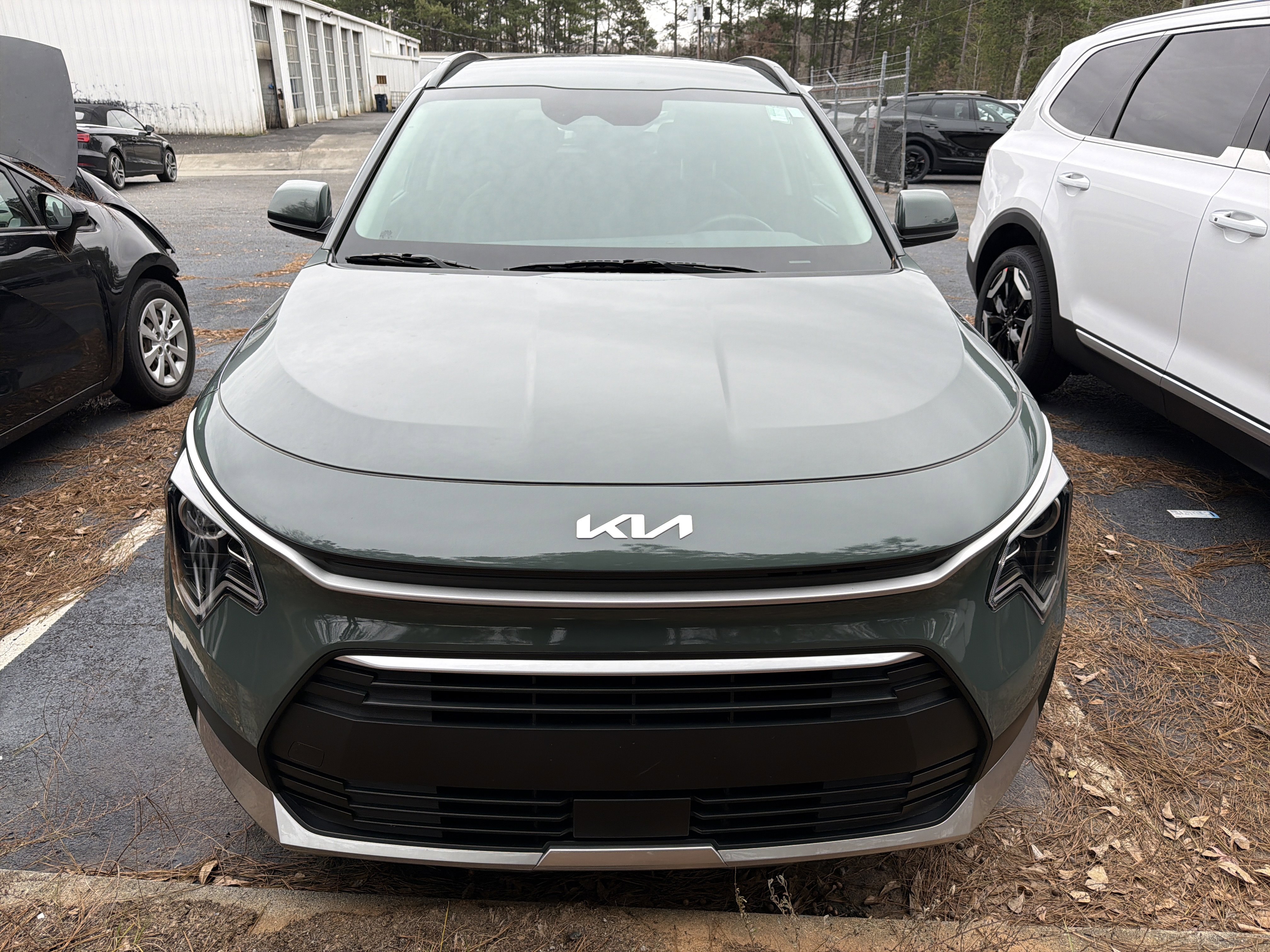 Used 2024 Kia Niro EX image 2