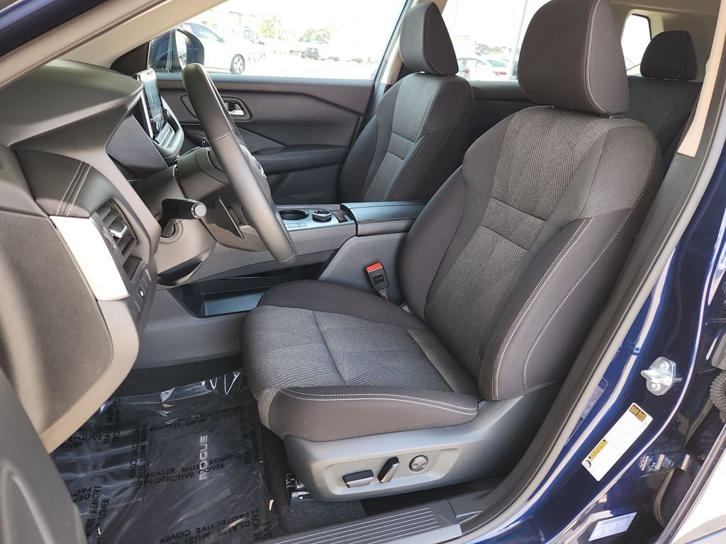 Used 2025 Nissan Rogue SV AWD/4WD image 12