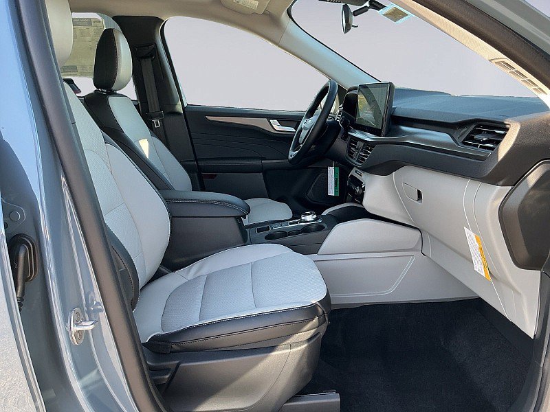 New 2026 Ford Escape SE w/ Class II Trailer Tow Package FWD image 11