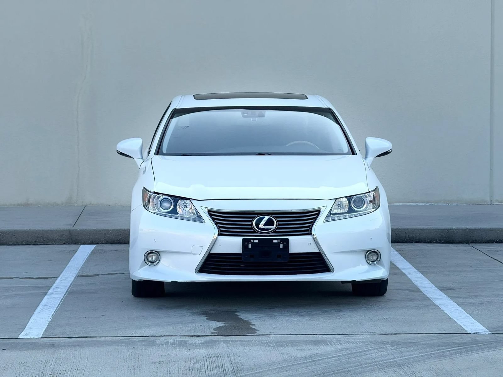 Used 2014 Lexus ES 300h w/ Luxury Package w/Bamboo Trim FWD image 2