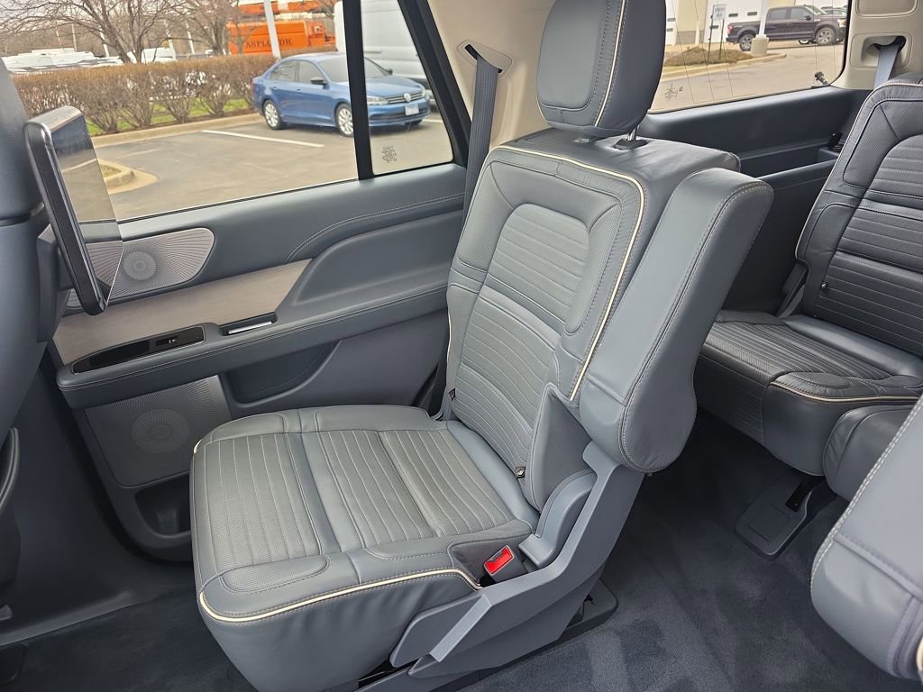 Used 2022 Lincoln Navigator Black Label image 43