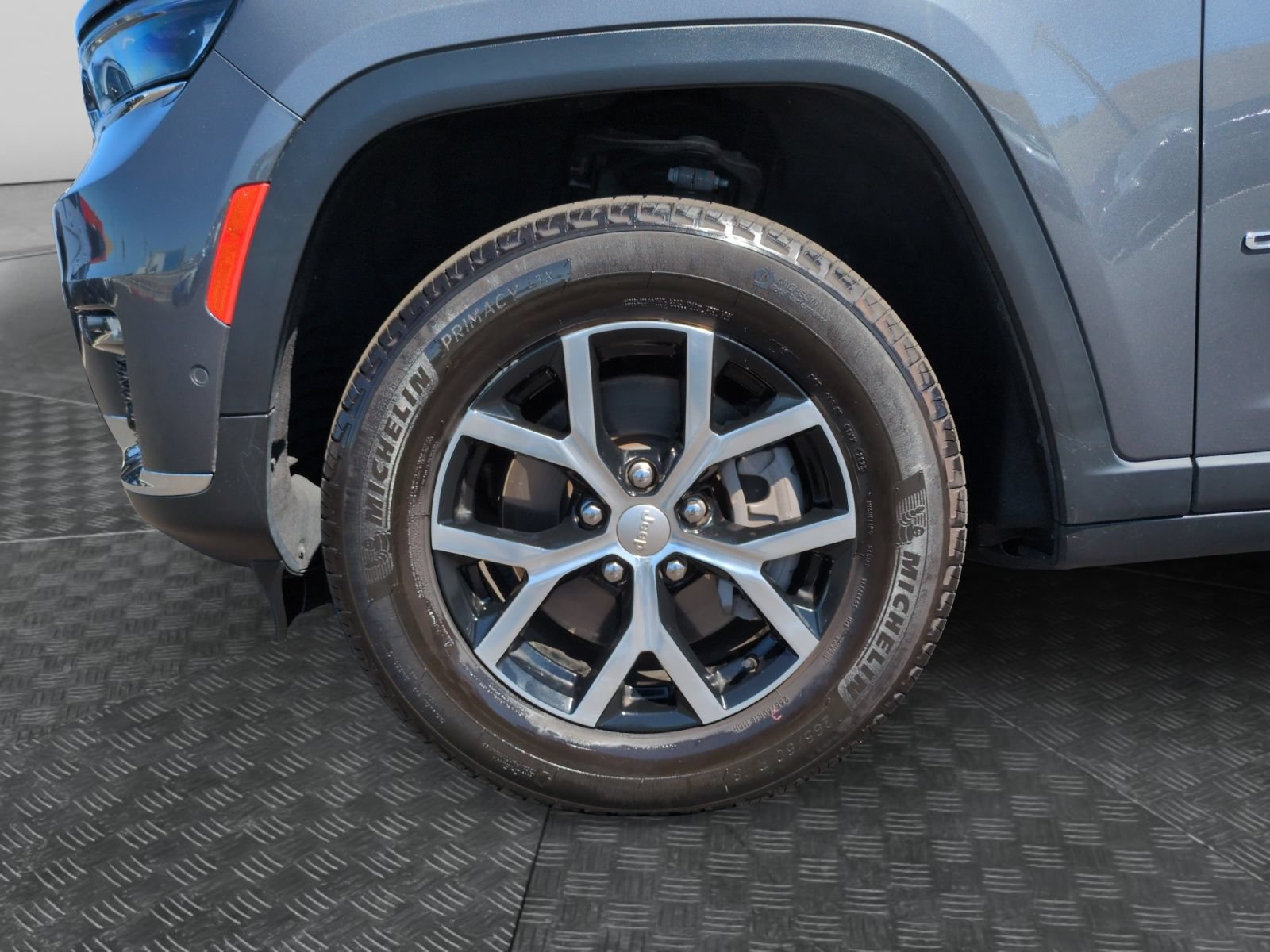 Used 2023 Jeep Grand Cherokee L Limited w/ Luxury Tech Group II AWD/4WD image 9