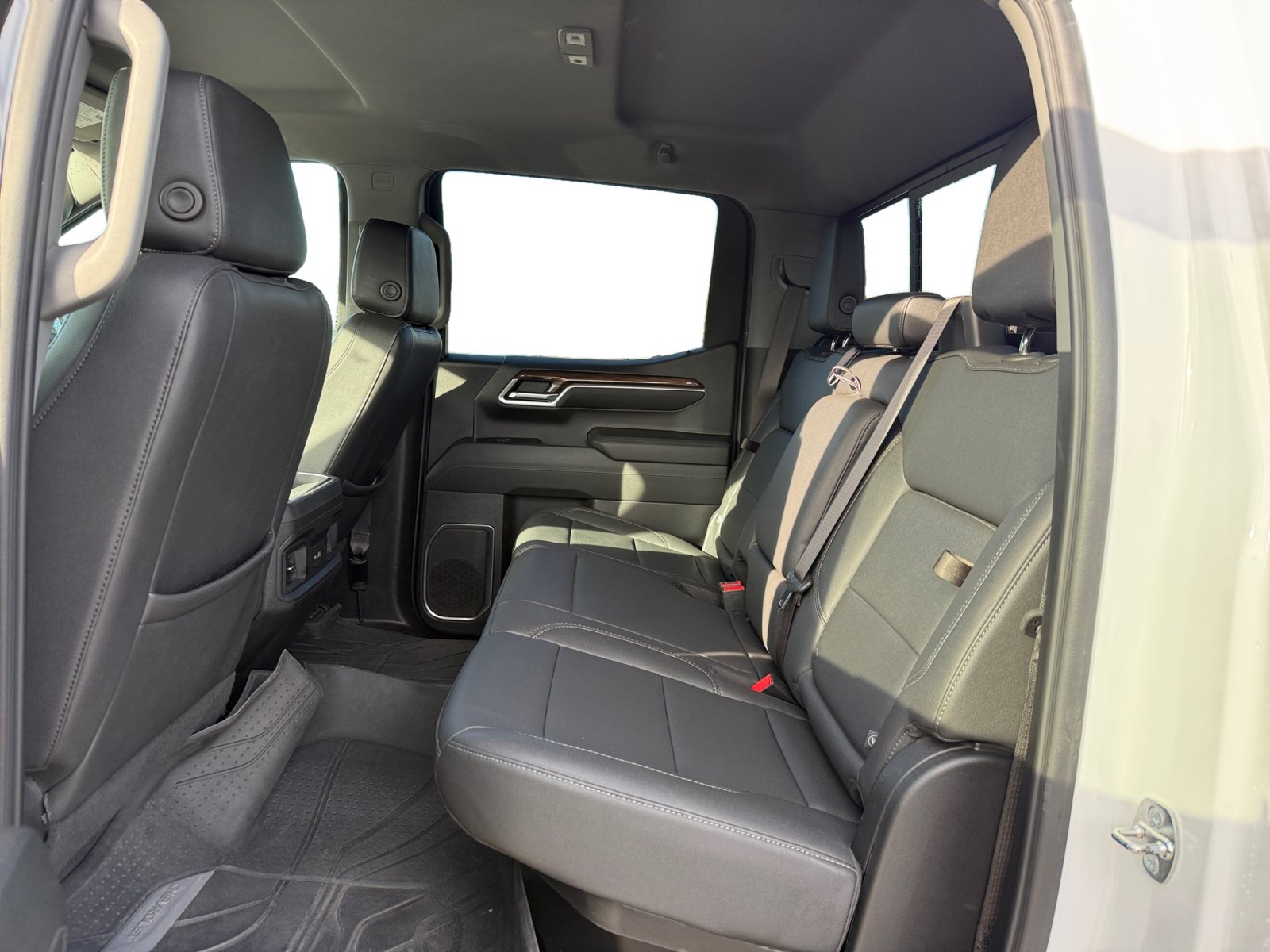 Used 2023 Chevrolet Silverado 1500 RST w/ Redline Edition AWD/4WD image 16