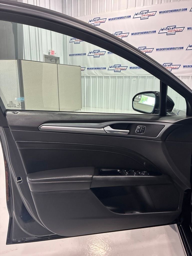 Used 2014 Ford Fusion Titanium FWD image 18