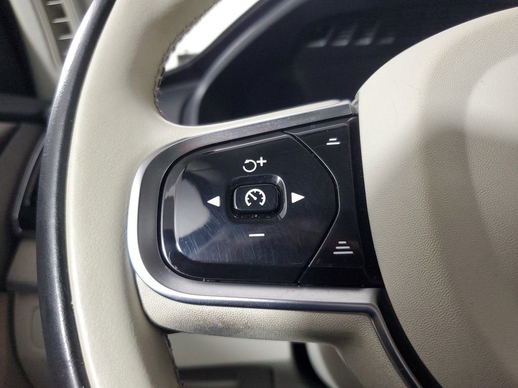 Certified 2025 Volvo XC90 B6 Ultra image 28