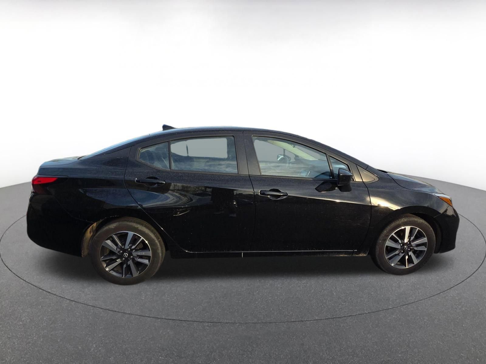 Used 2025 Nissan Versa SV image 7