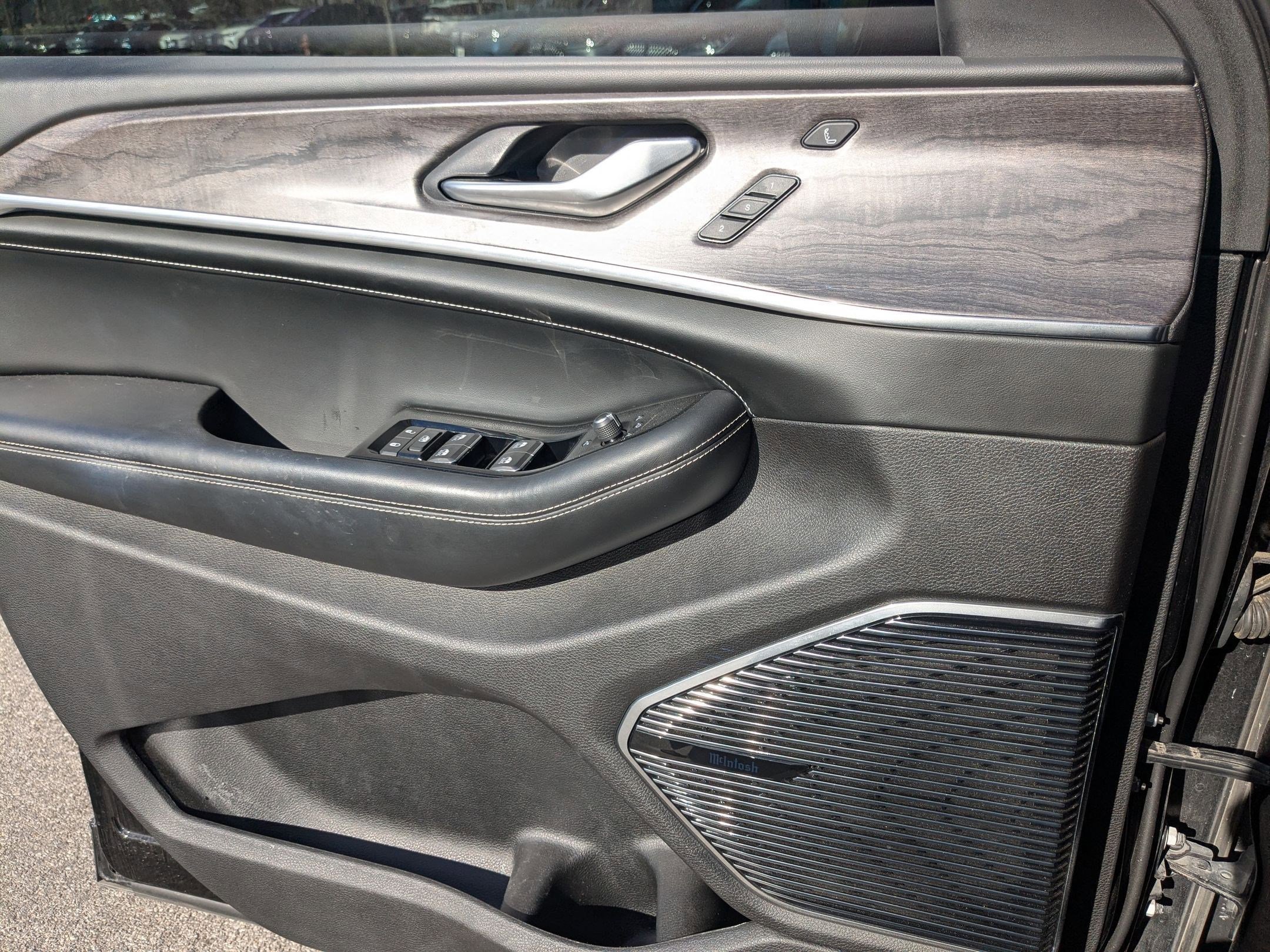 Used 2022 Jeep Grand Cherokee L Overland w/ Advanced Protech Group III image 12