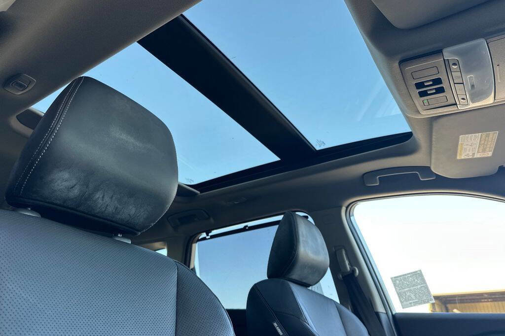 Used 2021 Nissan Rogue Platinum image 17