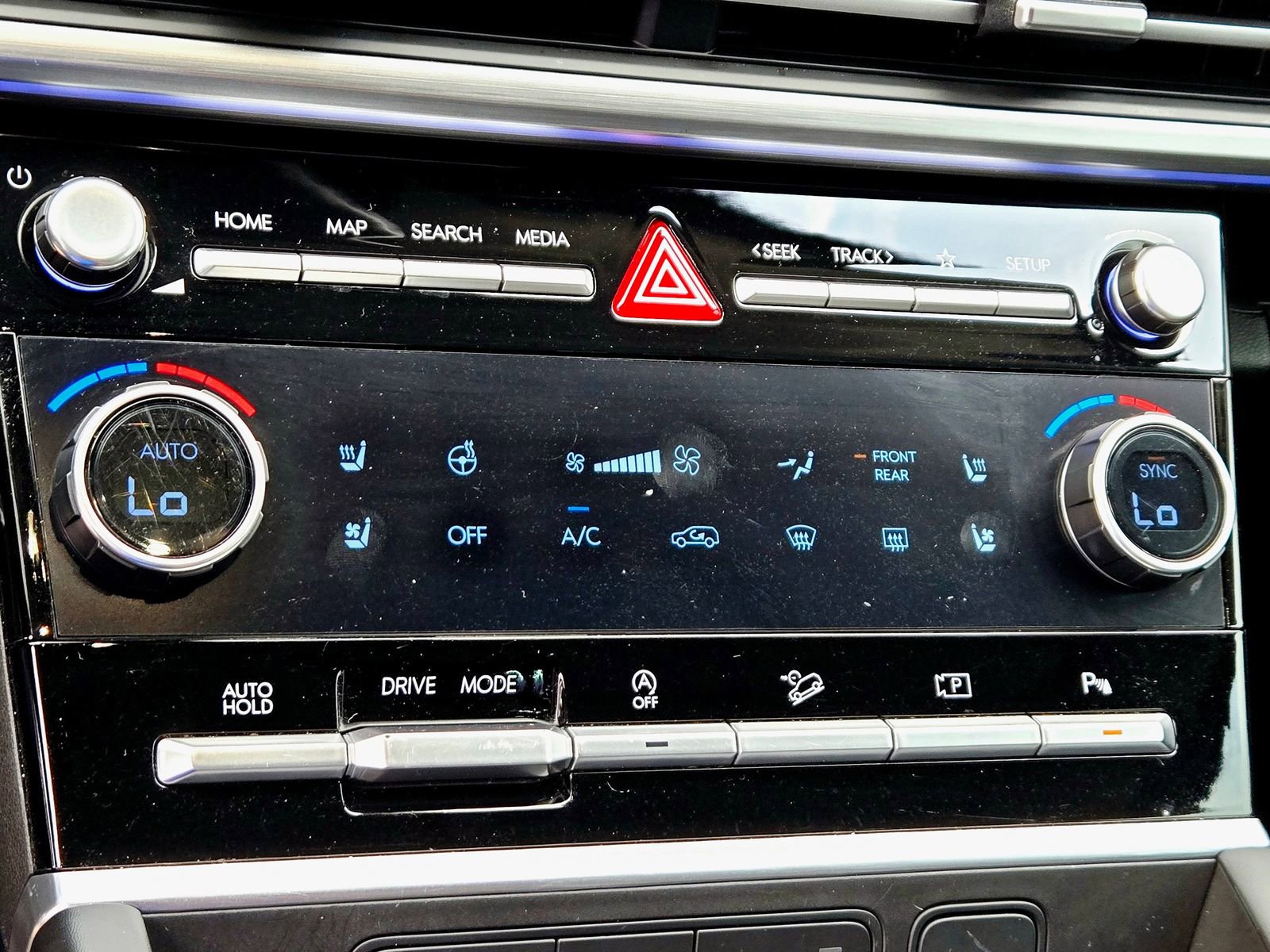 Used 2024 Hyundai Santa Fe Limited FWD image 18
