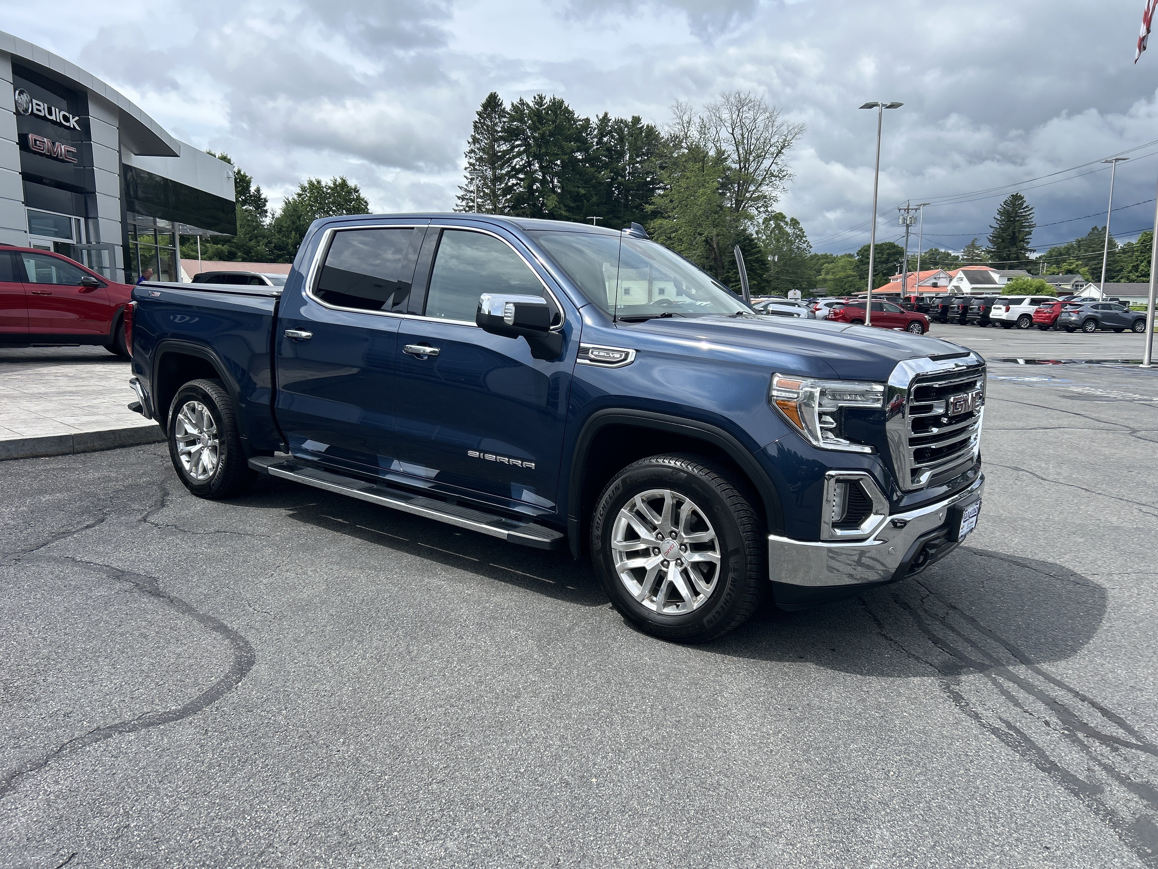 Used 2021 GMC Sierra 1500 SLT w/ SLT Convenience Package AWD/4WD image 17