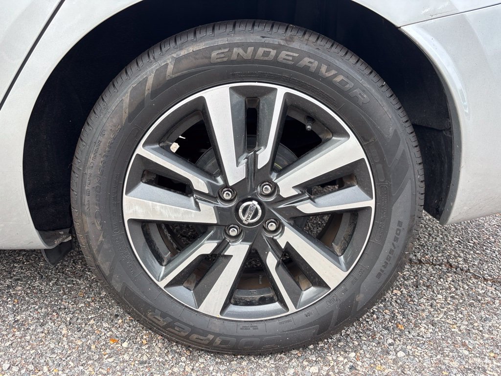 Used 2021 Nissan Versa SV FWD image 18