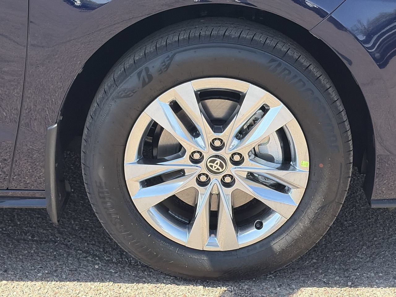 New 2026 Toyota Sienna Limited FWD image 9
