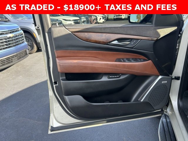 Used 2016 Cadillac Escalade Luxury image 12