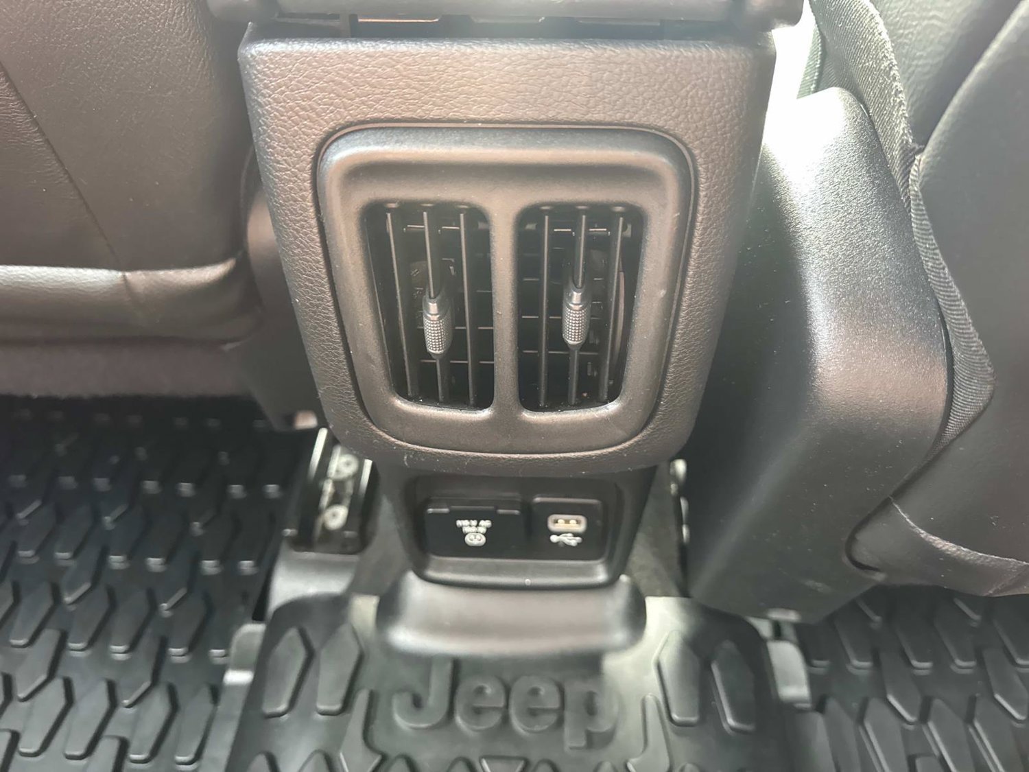 Used 2018 Jeep Compass Trailhawk w/ Cold Weather Group AWD/4WD image 21