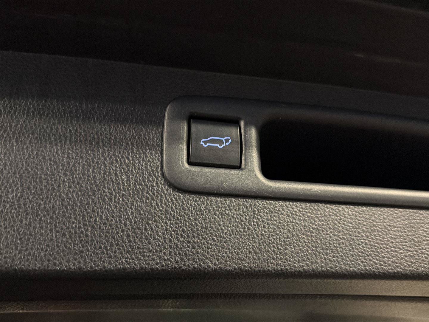 Used 2020 Toyota Highlander Platinum FWD image 38