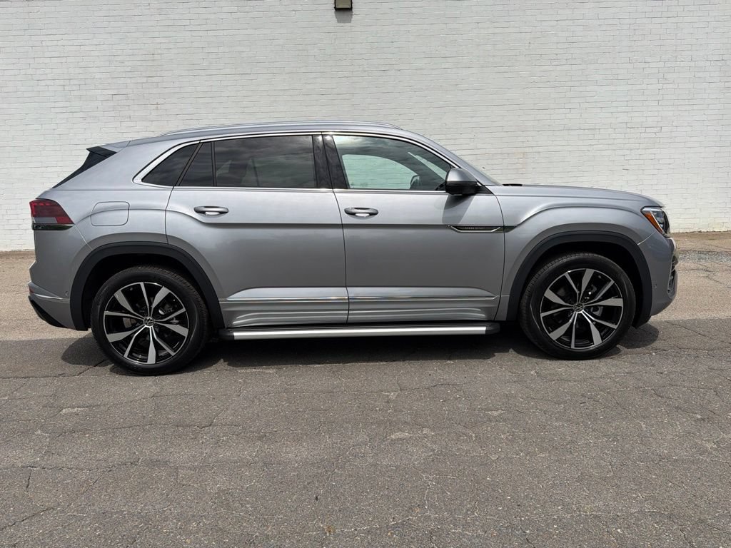 Used 2025 Volkswagen Atlas Cross Sport SEL Premium R-Line AWD/4WD image 1