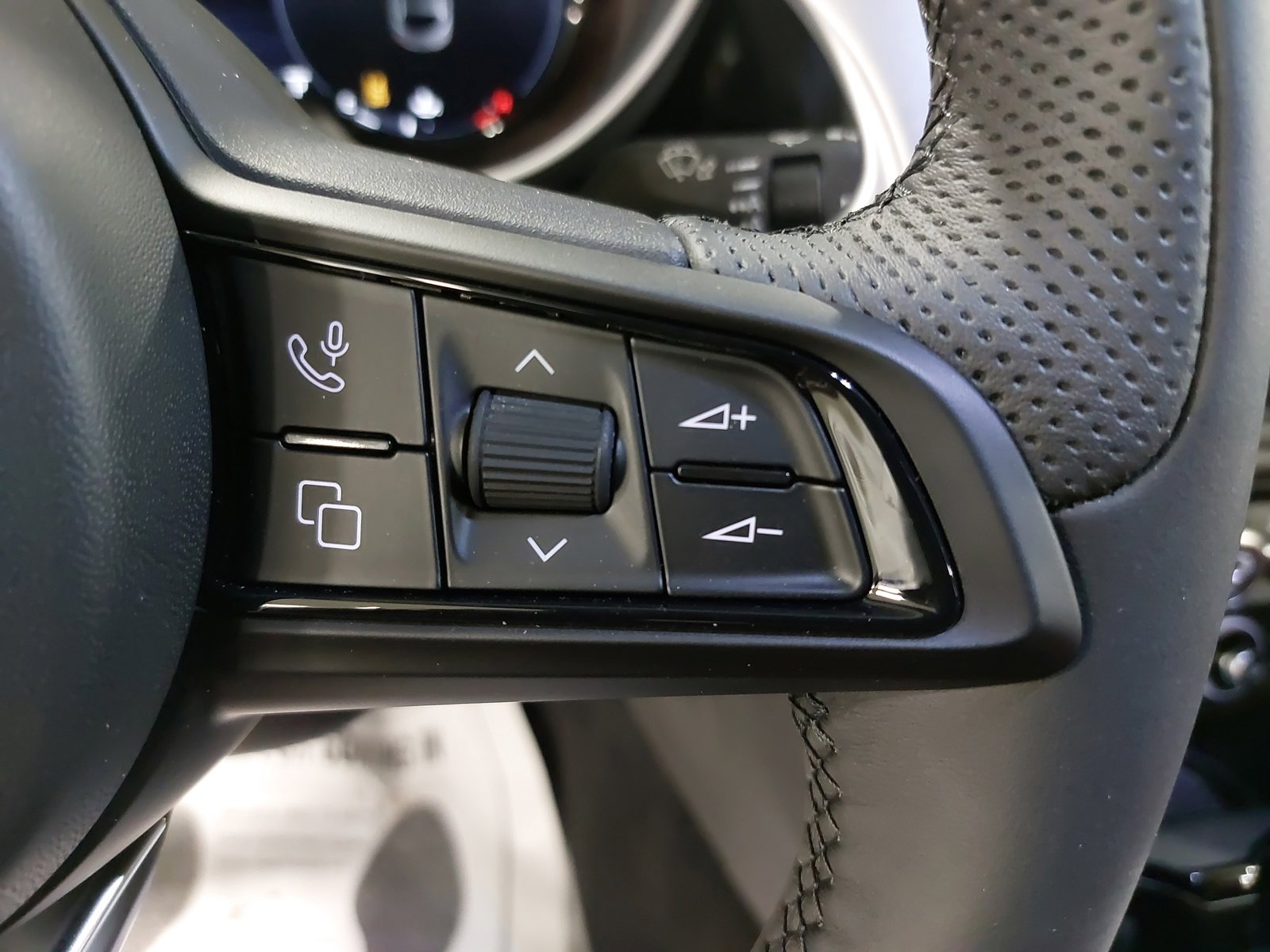 New 2025 Alfa Romeo Giulia AWD w/ Veloce Package AWD image 20