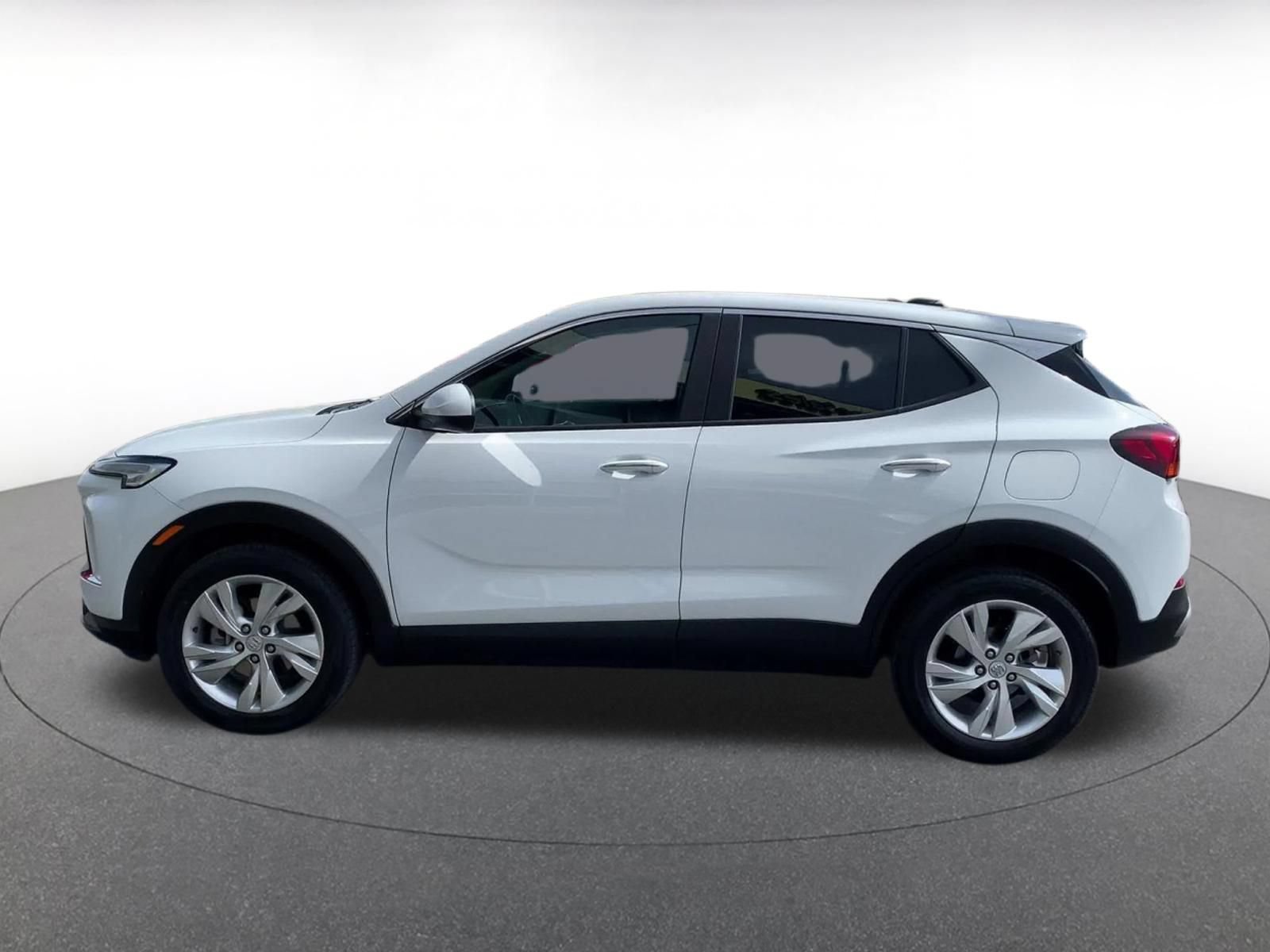 Used 2025 Buick Encore GX Preferred AWD/4WD image 8