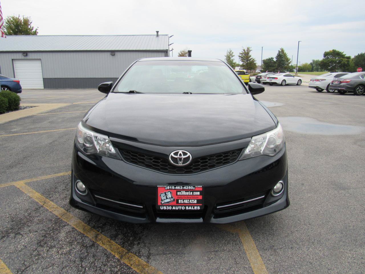 Used 2012 Toyota Camry SE FWD image 9