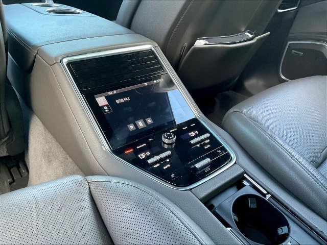 Used 2021 Porsche Panamera RWD image 12
