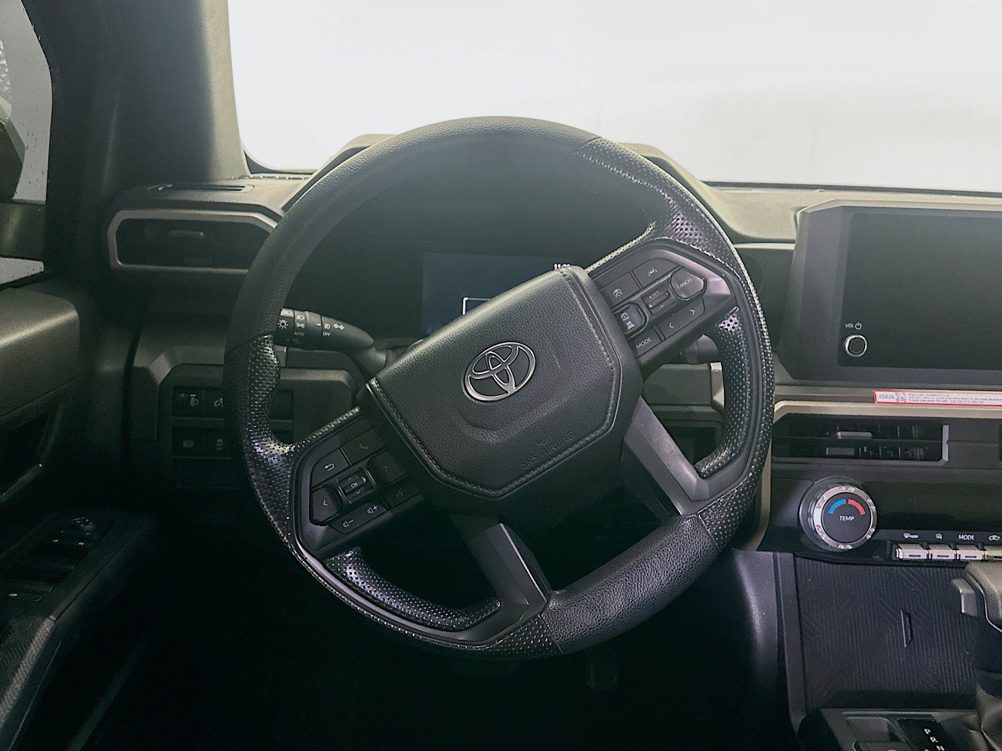 Used 2025 Toyota Tacoma SR5 AWD/4WD image 18