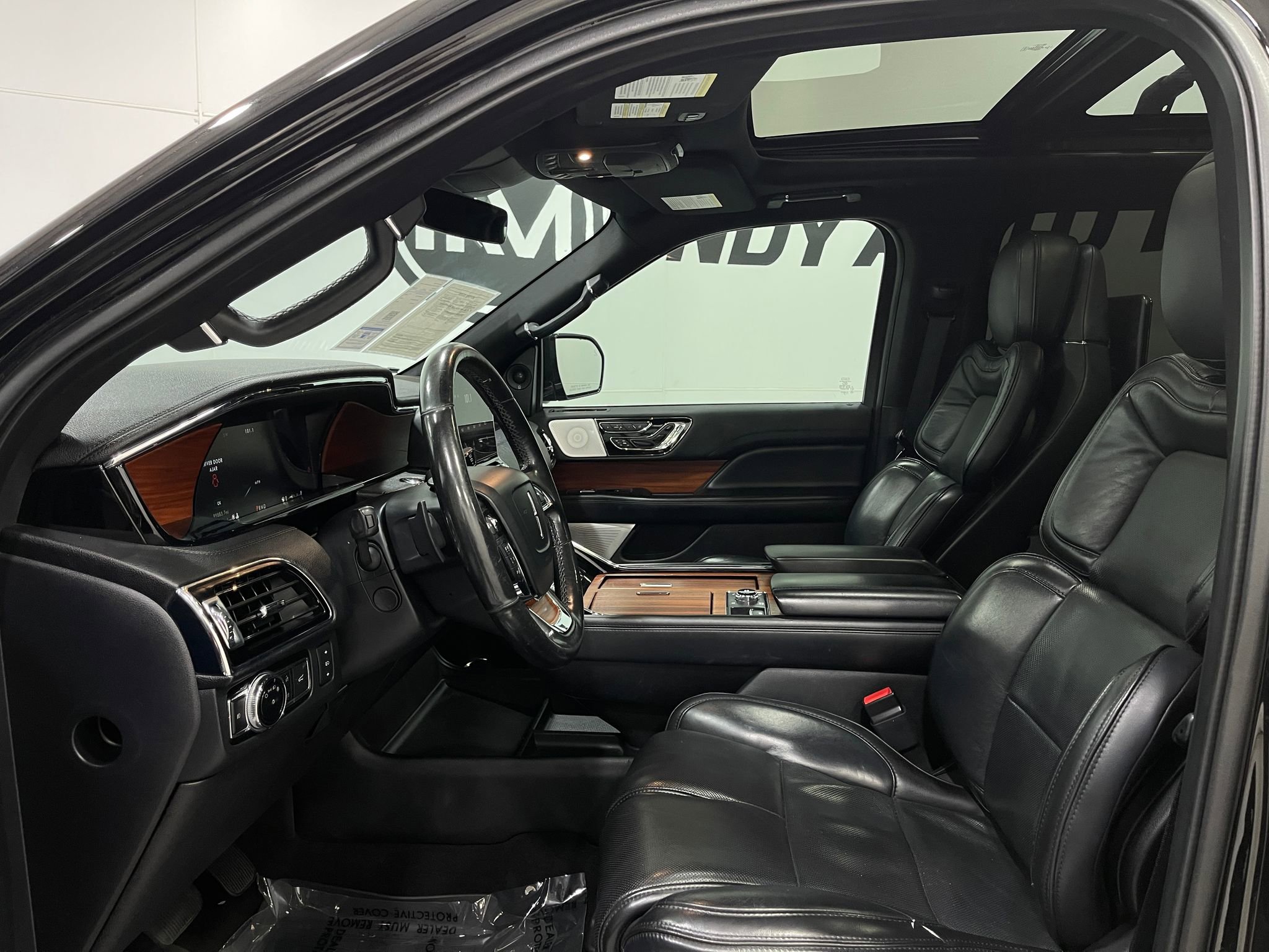 Used 2019 Lincoln Navigator Reserve AWD/4WD image 13