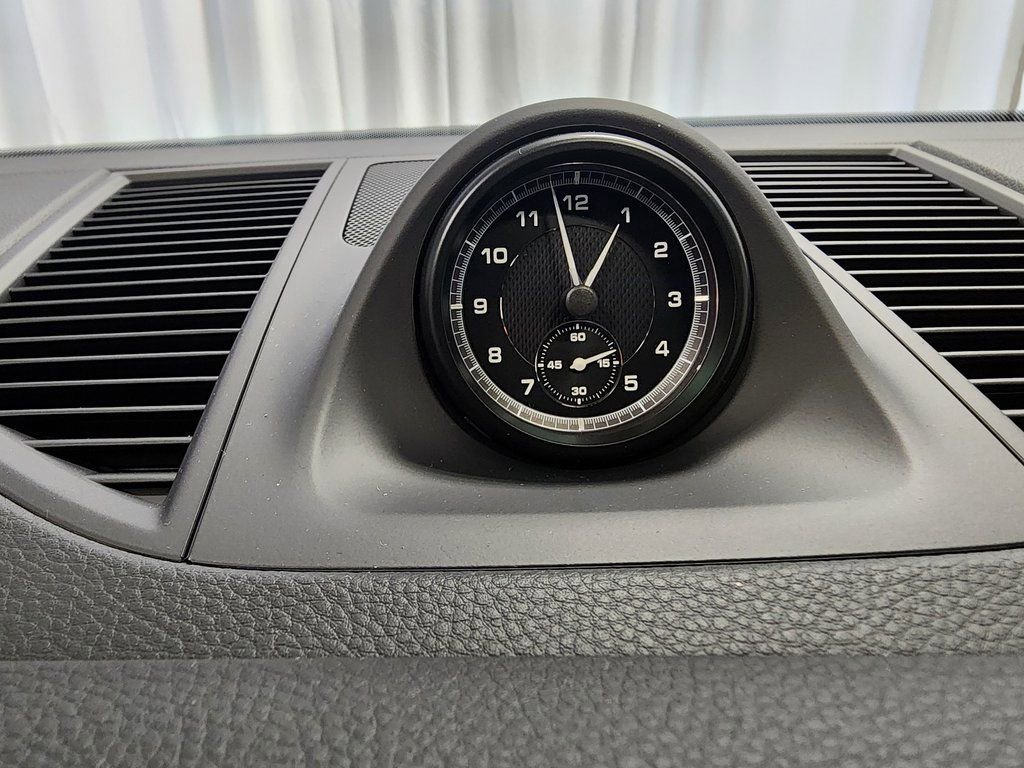 Certified 2025 Porsche Macan image 12