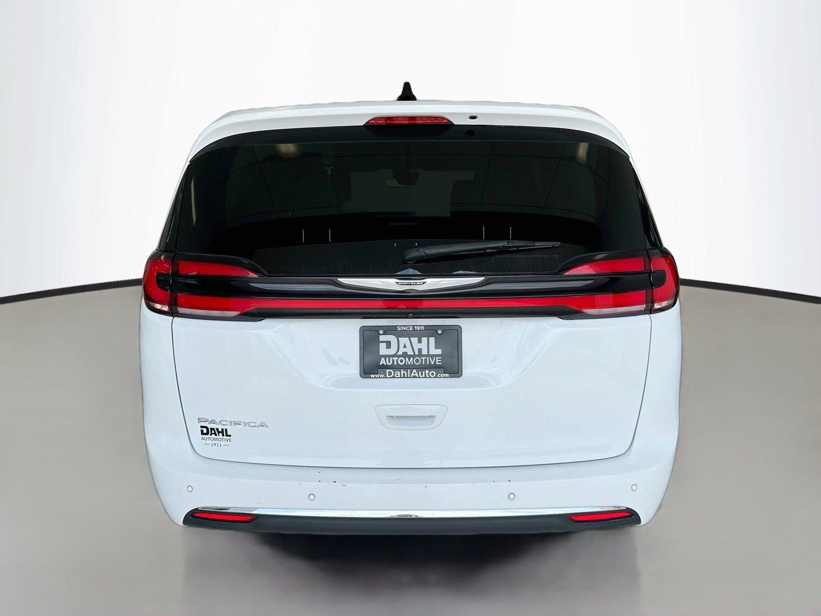 Used 2024 Chrysler Pacifica Touring-L FWD image 12