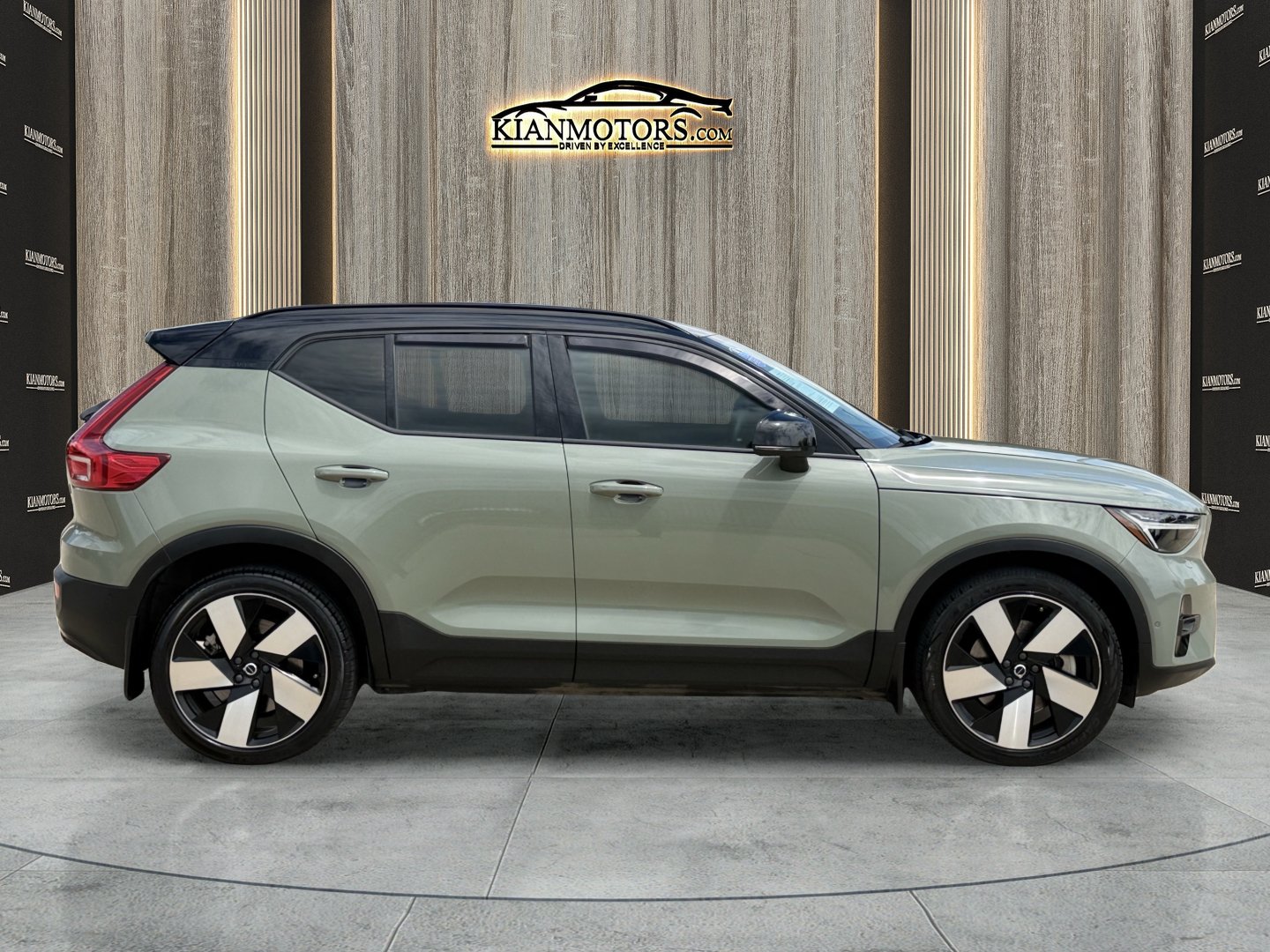 Used 2023 Volvo XC40 Recharge Ultimate AWD/4WD image 8