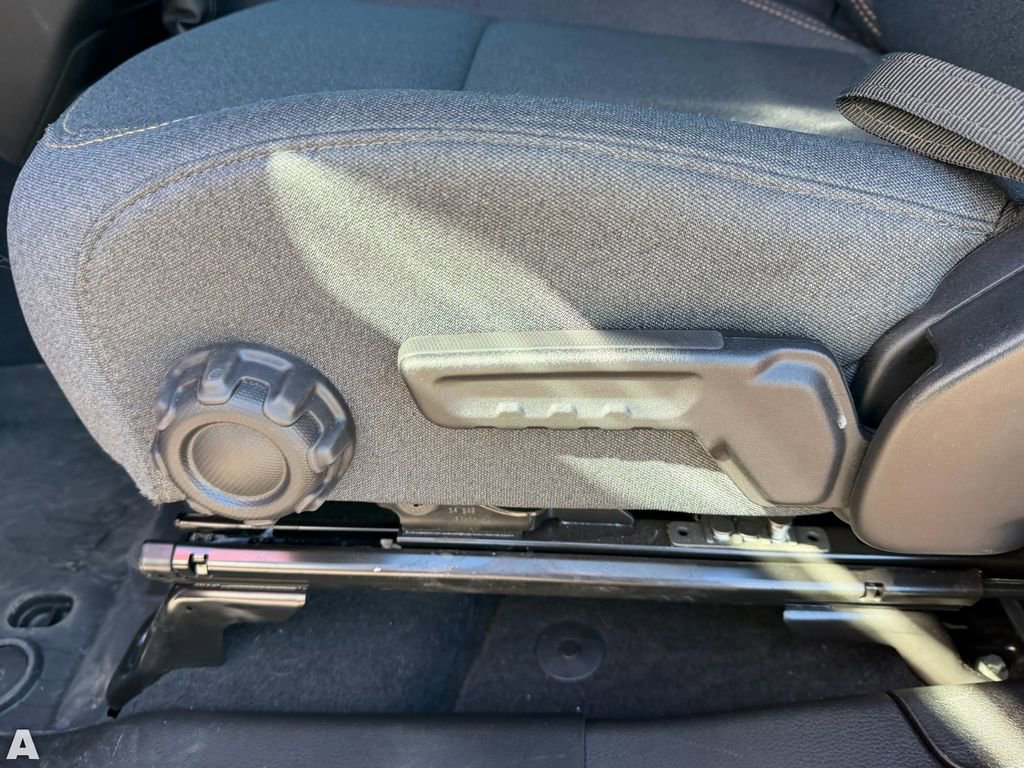 Used 2025 Jeep Wrangler Sport S image 21