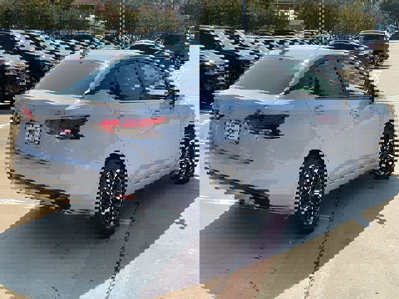 New 2025 Nissan Versa SR w/ Trunk Package image 5