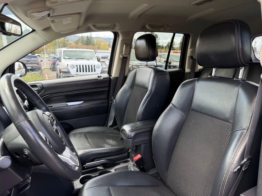 Used 2016 Jeep Compass Latitude image 14