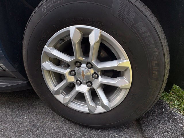 Used 2025 Chevrolet Suburban LT AWD/4WD image 9