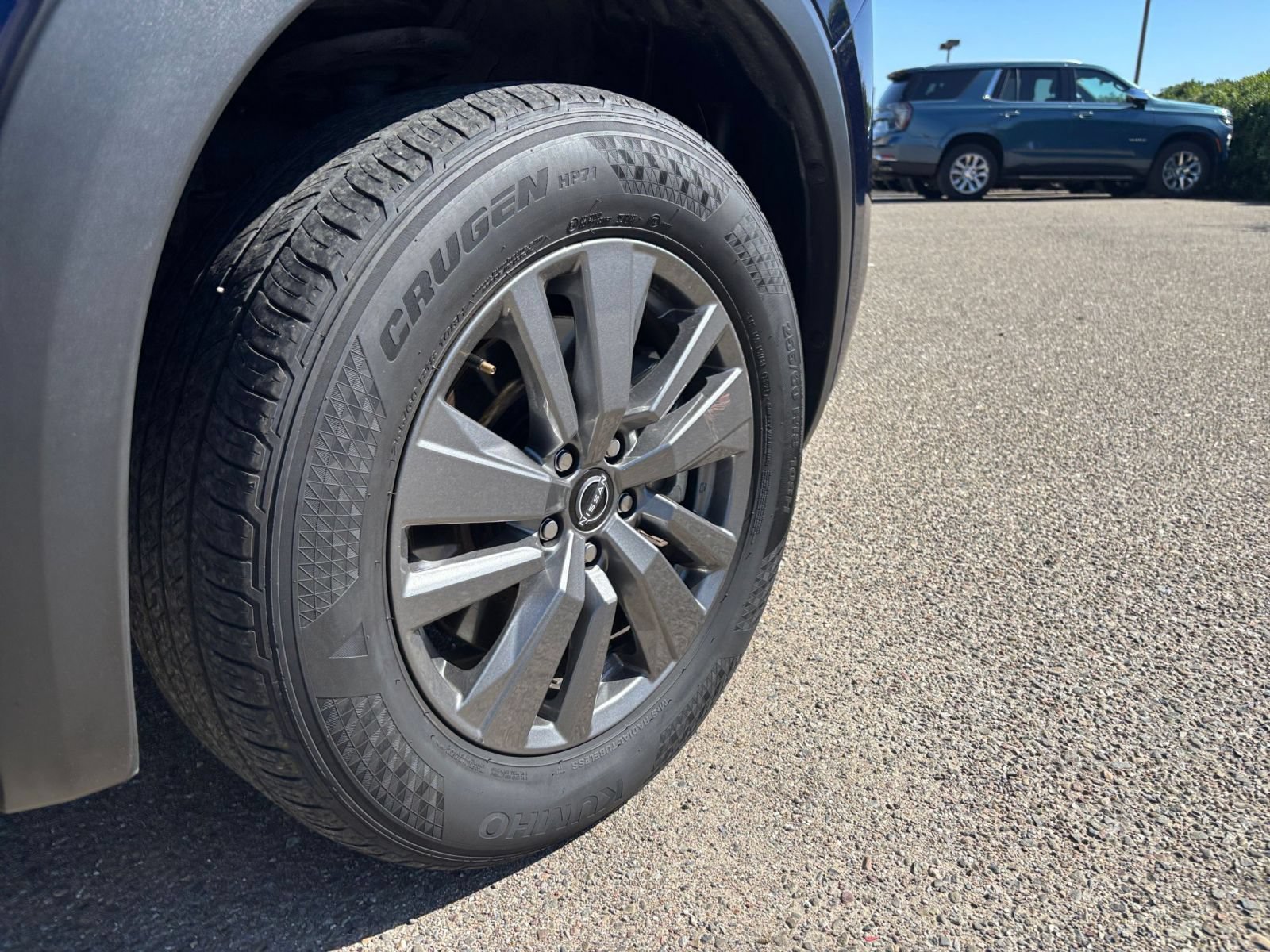 Used 2025 Nissan Pathfinder SV FWD image 32