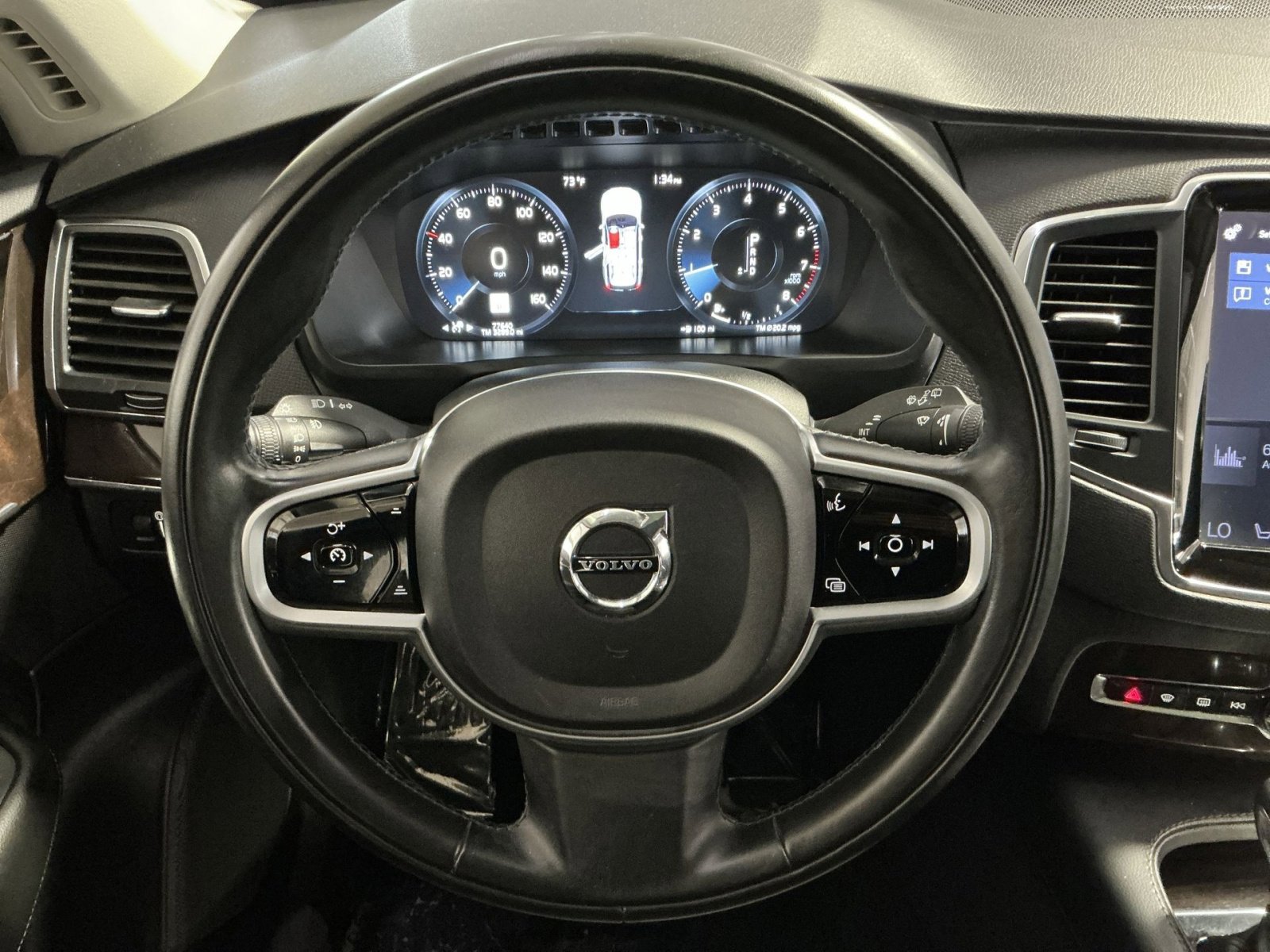 Used 2019 Volvo XC90 T5 Momentum w/ Multimedia Package AWD/4WD image 17