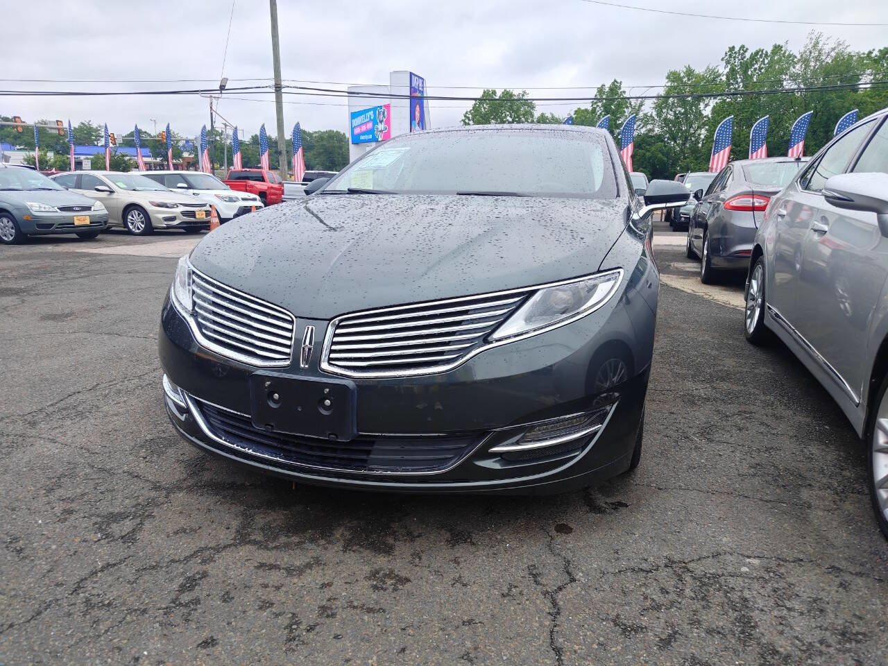 Used 2016 Lincoln MKZ image 2