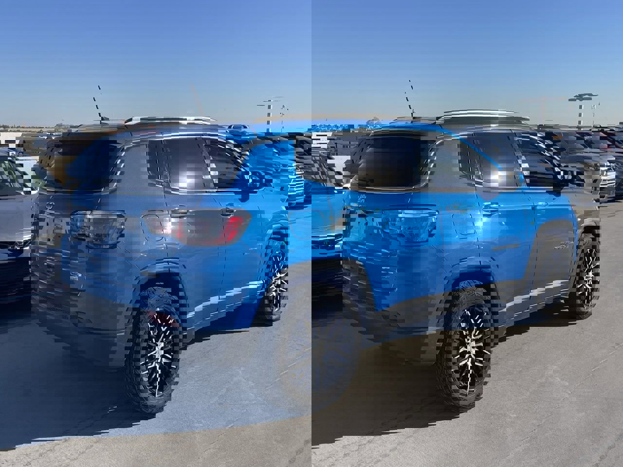 Used 2020 Jeep Compass Latitude image 2