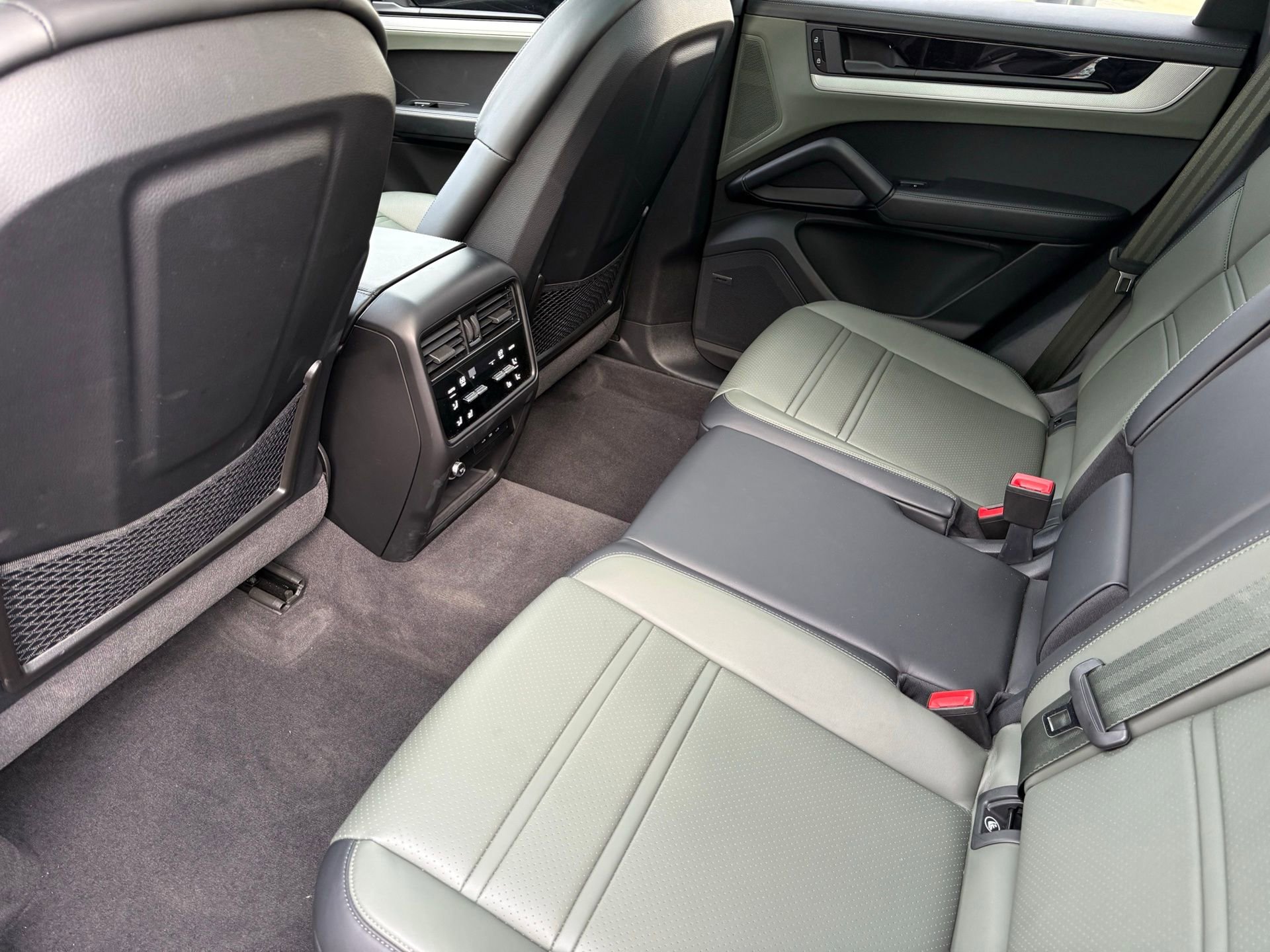 New 2025 Porsche Cayenne S AWD/4WD image 31