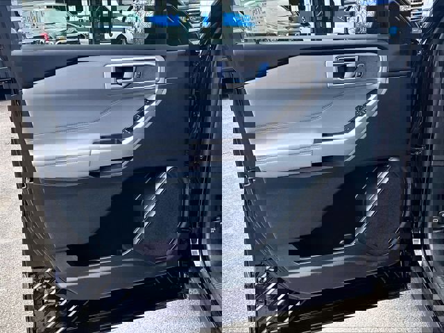 Used 2024 Ford Explorer XLT w/ Equipment Group 202A AWD/4WD image 18