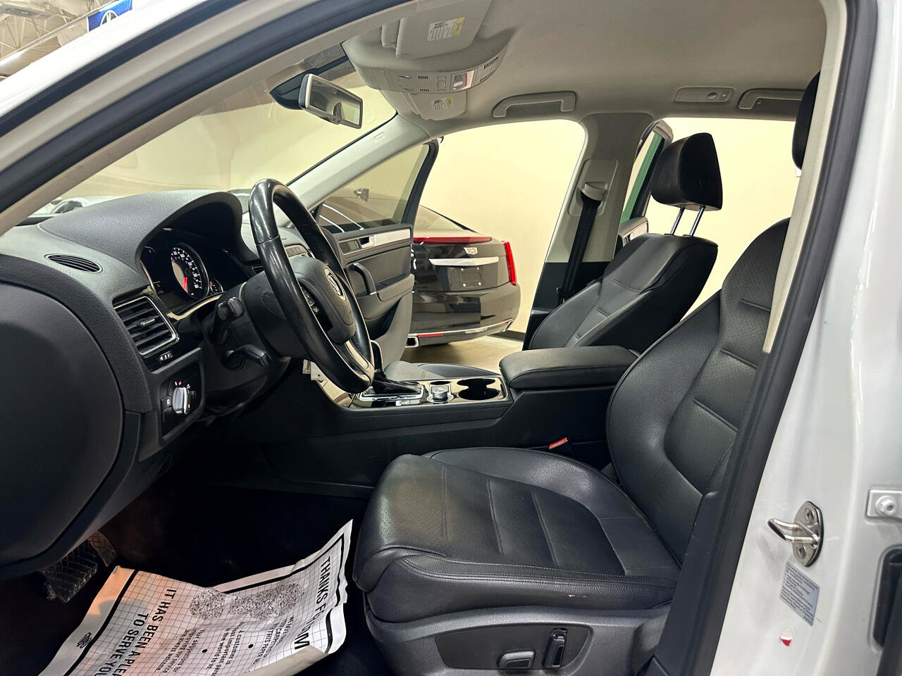 Used 2015 Volkswagen Touareg Sport image 18