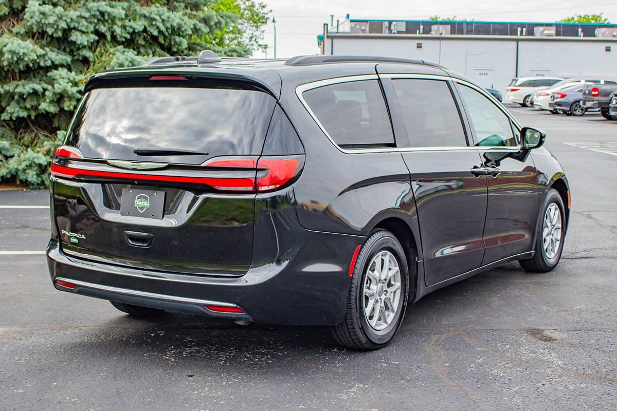 Used 2022 Chrysler Pacifica Touring-L FWD image 7