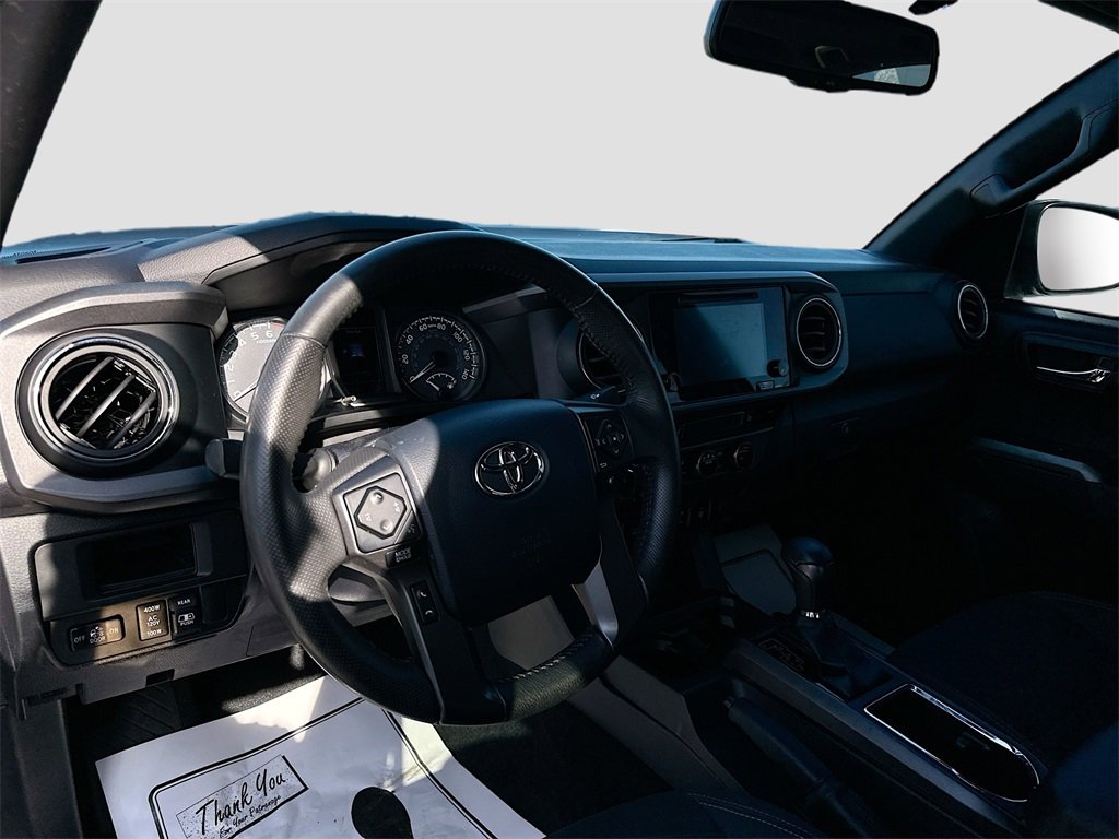 Used 2017 Toyota Tacoma TRD Sport image 9